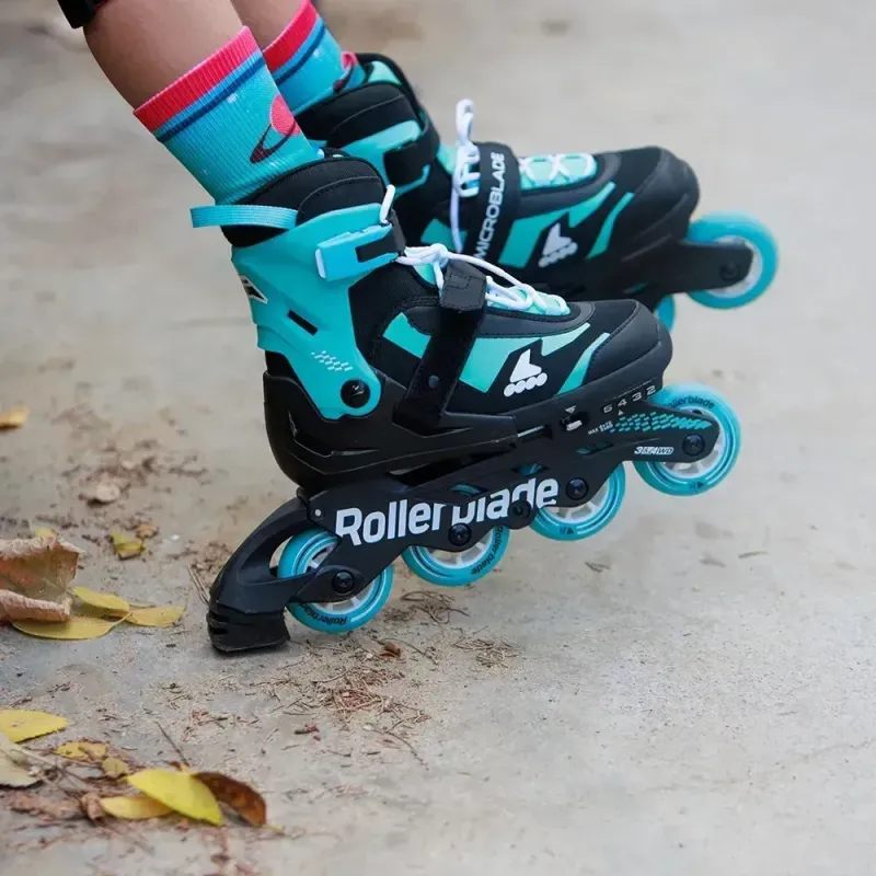 Дитячі ролики Rollerblade Microblade black-light blue розмір 28-32