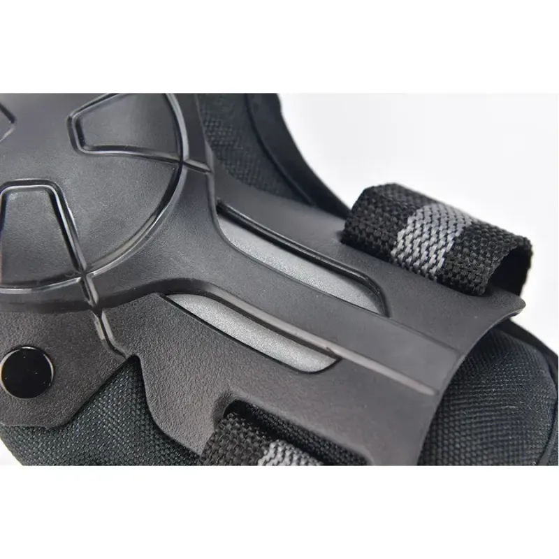 Захист для роликів, самоката, скейта Micro Shock Black р. S